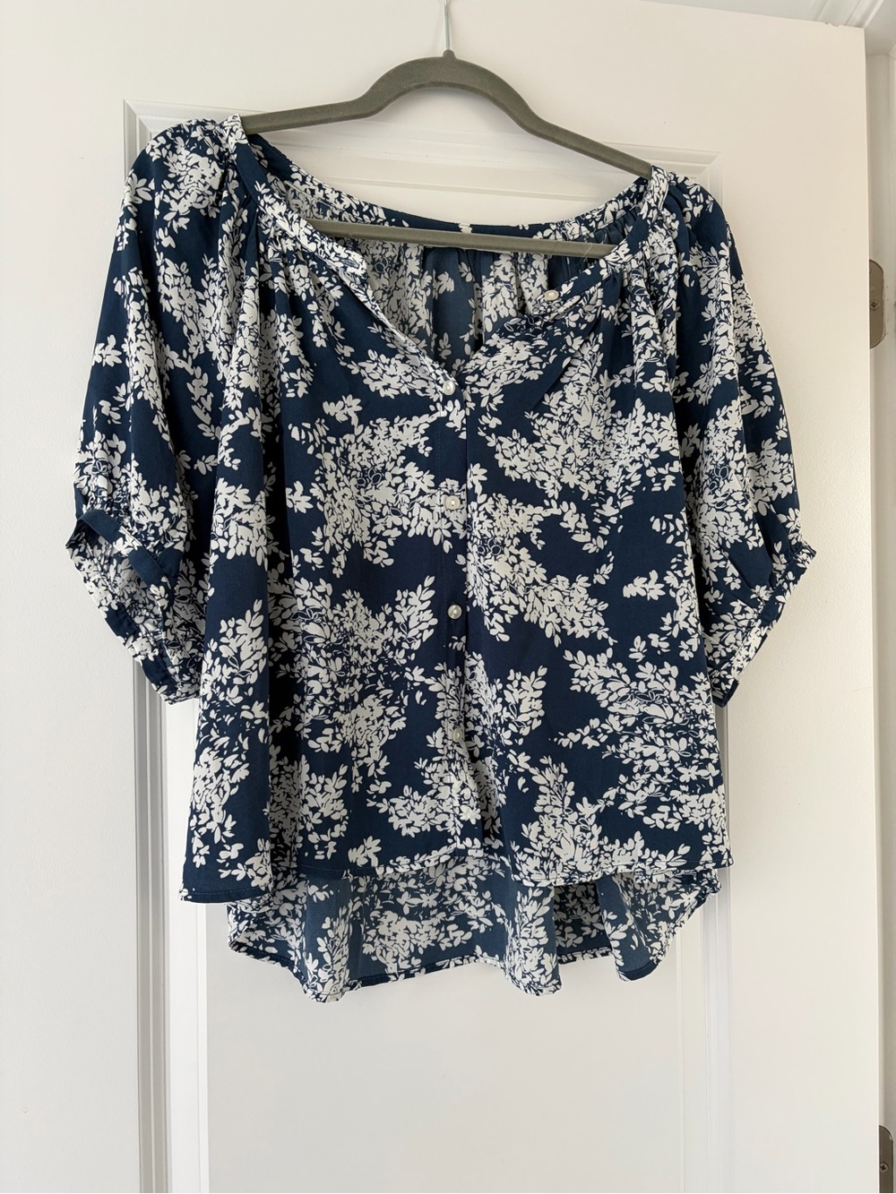 Abercrombie & Fitch Navy and White Floral Button-Front Blouse